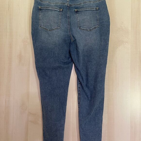 Maurices high rise frayed hem jeans, size xl reg‎ - Picture 9 of 9